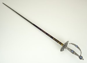 Småsvärd, ca 1790 (facetterat, polerat, blått och förgyllt stål med järn- och jaspisgods)