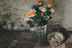 Candles for the Mariners, från serien Chapelle du Canal, 2016 (fotografi) av Joy Lions