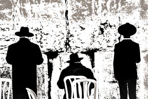 Dovening, från serien Tuesday at the Wailing Wall, 2016 (fotografi) av Joy Lions