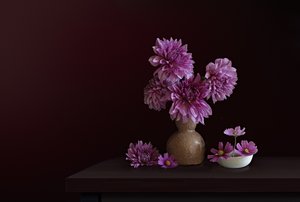 Stämningsfull dahliabukett