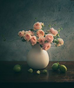 Stilleben med rosa rosor av Judy Tseng