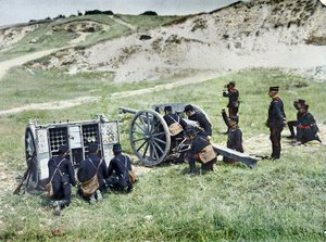 Franska soldater med ett mortel under slaget vid Marne öster om Paris september 1914