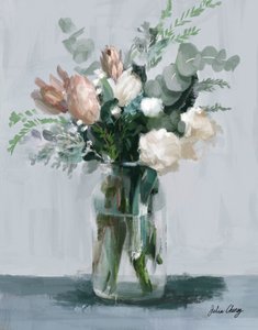 En bukett med rosor och krämfärgade blommor