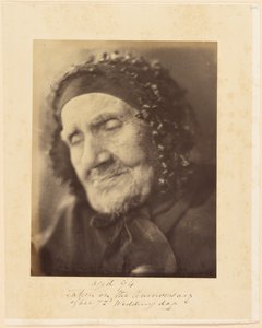 94 år gammal, fotograferad på årsdagen av hennes 72:a bröllopsdag [Huvud- och axelporträtt av en äldre kvinna] av Julia Margaret Cameron