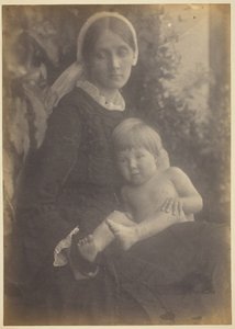 Mrs Herbert Duckworth med Gerald Duckworth, 1872. av Julia Margaret Cameron