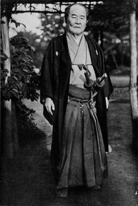 Viscount Shibusawa, 1840-1931 med sina samurajsvärd, c1900, 1921
