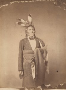Hin-han-du-ta, The Red Owl, en hövding för Mde-wa-kan-ton Sioux,1858 (foto) av Julian Vannerson