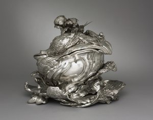 Platter, Tureen och Tereen Lid, gjord av Henry Adnet