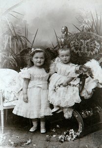 Storhertiginnorna Olga Nikolaevna och Tatiana Nikolajevna av Ryssland, sent 1800-tal