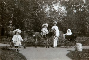 Storhertiginnorna Olga, Tatiana och Maria av Ryssland, Tsarskoye Selo, Ryssland, c1899-c1900