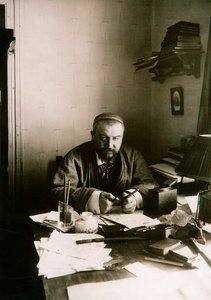 Alexander Kuprin, rysk författare, vid sitt skrivbord, Gatchina, Ryssland, tidigt 1900-tal.