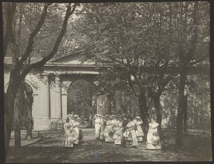 En park vid Smolny-institutet