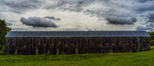 Long Old Barn II, 2020 (foto) av Katha Wood