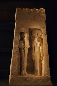 En fristående helgedom, en naos, av Ptah och Sekhmet, Nya riket, 2002 (foto) av Kenneth Garrett