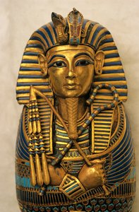 Kista för inälvor, Tutankhamun; utställning; katalog; Nya riket; Egypten;, 2009 (foto) av Kenneth Garrett