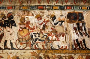 Guldringar som erbjuds från Nubien av nubier,Huys grav, vicekung av Kush under Tut..., 2007 (foto)