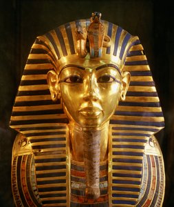 Kung Tutankhamuns begravningsmask i guld, Nya riket, 2002 (foto) av Kenneth Garrett