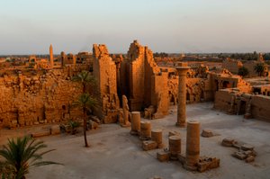 Taharkas kiosk, första gården, Karnak-templet, Svarta faraoner, nubier, Egypten, Lux..., 2007 (foto) av Kenneth Garrett