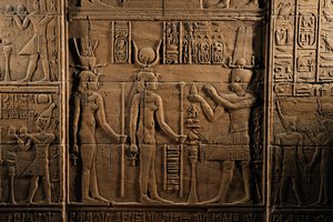 De sista faraonerna MM7836, Egypten, Philae-templet, Aswan, ptolemaisk tid, Isis-templet, Ptolemaios I..., 2011 (foto) av Kenneth Garrett