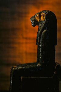 Staty av Leoninska gudinnan, Amenhotep II; Leoninska gudinnan; KV 35; Trä, 2009 (foto) av Kenneth Garrett