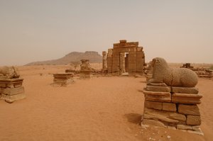 Naga, Naqa, övre Nubien, nubier, forntida centrum, meroitisk period av Kenneth Garrett