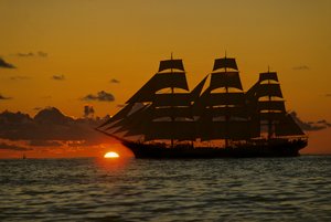 Square Rigger; Dar Pormorza,Sail race, Operation Sail Tall Ships; Sail Training Assoc... av Kenneth Garrett