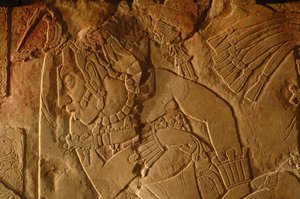 Tempel 19, tronbänk, Palenque, Mexiko, snidning av Akhal Mo Nab, 2005 (foto) av Kenneth Garrett
