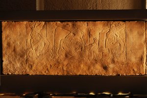Tempel 19, tronbänk, Palenque, Mexiko, snidning av Akhal Mo Nab, 2005 (foto) av Kenneth Garrett
