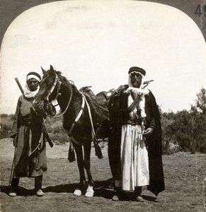 En sheikh och hans livvakt, Syrien, 1900-talet.