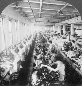Syrum i en stor skofabrik, Syracuse, New York, USA, tidigt 1900-tal