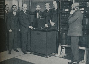 The New Magic: Sending Pictures by Wireless and the Unescapable Telephone, c1935 av Keystone View Company