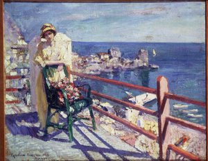 Gurzuf (i Krimbukten, vid Svarta havet, i Ukraina) (Gurzuf). Utsikt över havet, från terrassen på ett kafé i en kuststad, med en elegant ung kvinna i sommarklänning, lutad på en stolsrygg, med en blommig kudde