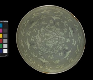 Skål med tranor och moln, ca 1150-1200 (celadonglaserat stengods) av Korean School