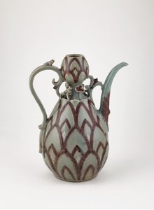Ewer, mitten av 1200-talet (stengods med kopparrött pigment och vit slip under celadonglasyr) av Korean School