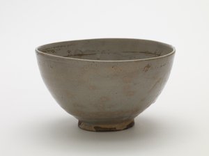 Teskål, första hälften av 1600-talet (stengods med transparent, ljusblå glasyr) av Korean School