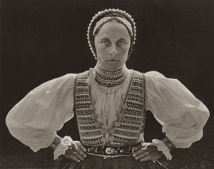 Rumänien: Acorn, saxisk kvinna (s/v foto)