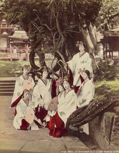 Miko, eller Performing in A Temple Dancing at Nara, c.1890