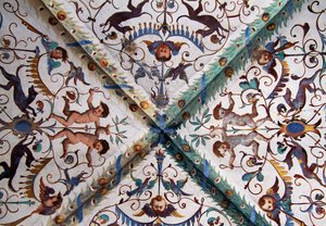 Fresker med änglar och blommotiv, av Antonio Longo, Church of Assumption, Cavalese, Trentino-Alto Adige, Italien