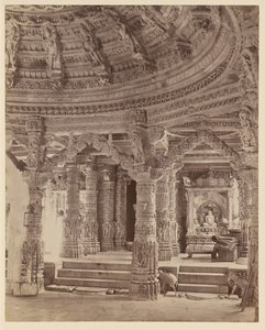 Delwara-templets interiör med pelare och takkupol, Mount Abu