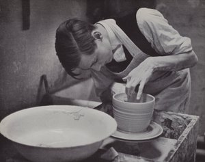 Keramik på Eton (s/v foto) av Laszlo Moholy Nagy