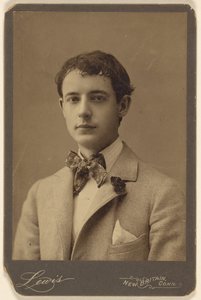 Walter Thomas [ung man i fluga och nejlika i kavajslaget] av Lewis