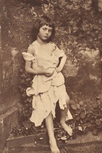 Alice Liddell som Tiggarpigan, 1858.