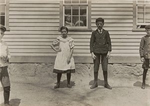 Edward St. Germain och hans syster Delia, bruksarbetare, Phoenix, Rhode Island, april 1909