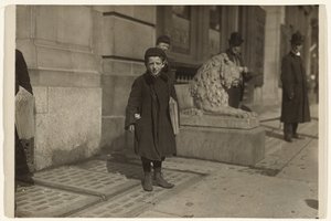 Newsboy av Lewis W. Hine