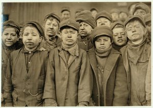 Breaker boys (som sorterar kol för hand) vid Hughestown Borough Coal Co. Pittston, Pennsylvania, 1911 av Lewis Wickes Hine