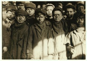 Breaker boys (som sorterar kol för hand) vid Hughestown Borough Coal Co. Pittston, Pennsylvania, 1911 av Lewis Wickes Hine