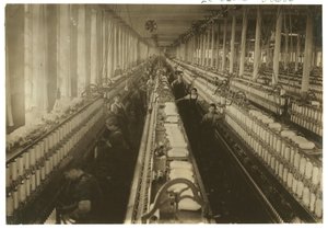 Barn som arbetar i spinningrummet på Cornell Mill, Fall River, Massachusetts, 1912 av Lewis Wickes Hine