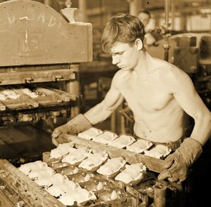 Fabriksarbetare på Paragon Rubber Company, Massachusetts. 1936 av Lewis Wickes Hine