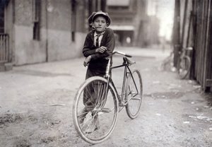 Femton år gammal budbärarpojke som arbetar för Mackay Telegraph Company, Waco, Texas, 1913 av Lewis Wickes Hine