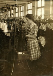 Flickor gör strumpor i Ipswich Mills i Boston, Massachusetts av Lewis Wickes Hine